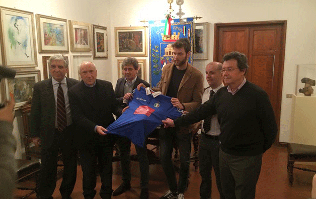 Shalom scende in campo con la Nazionale Cantanti