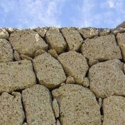 I nuovi muri, fra civiltà morenti e barbarie che avanza, nuovi poveri e povertà culturale
