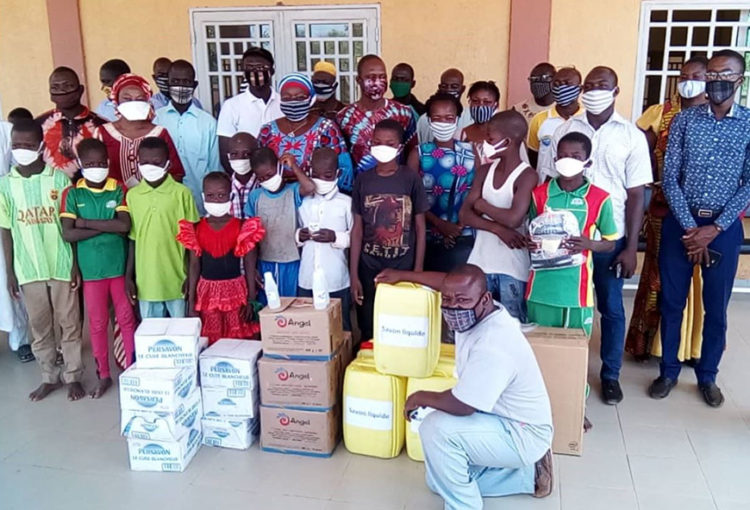 Consegna di cibo e mascherine ai rifugiati in Burkina Faso