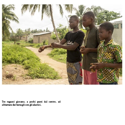 Pagina del libro fotografico di Tommaso Tancredi sul Benin